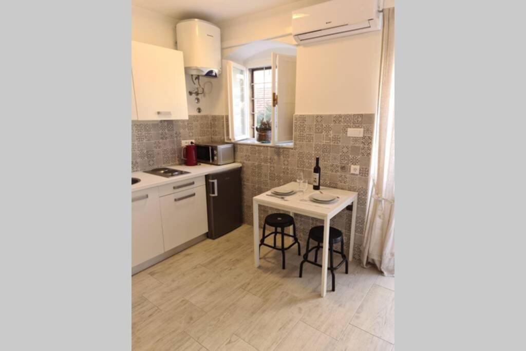 Studio Apartment Marella Вис Экстерьер фото