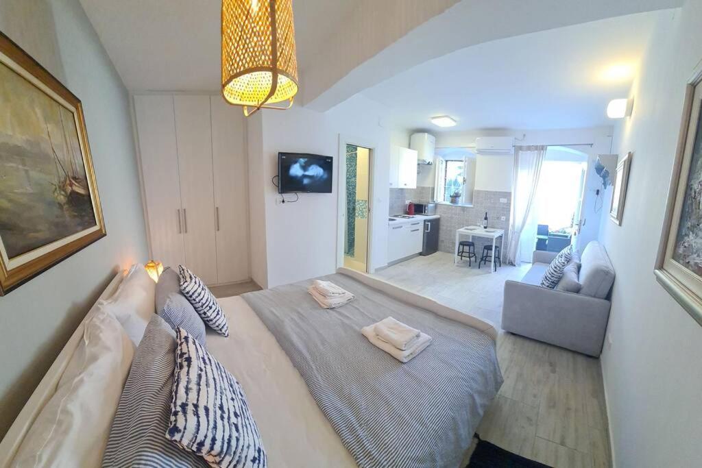 Studio Apartment Marella Вис Экстерьер фото