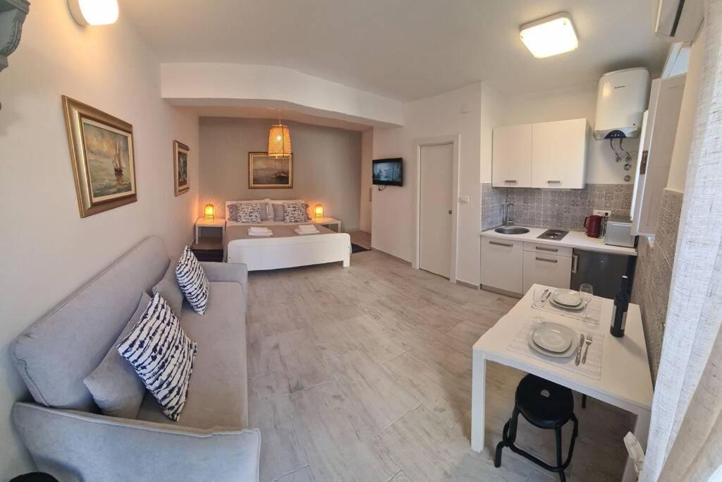 Studio Apartment Marella Вис Экстерьер фото
